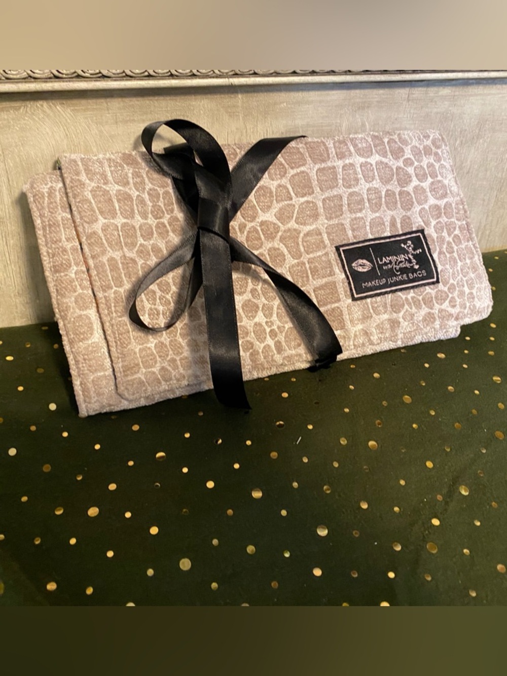 EUC Makeup Junkie Bags Laminin Roll-Up Jewelry Case Croc